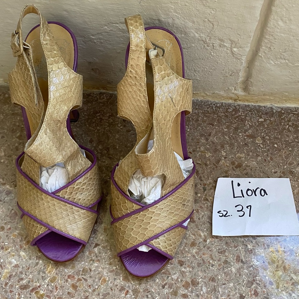 LIORA of ITALY. Tan & Purple  Handmade Leather/ Skin Heeled Sandals. Sz:Italy 37